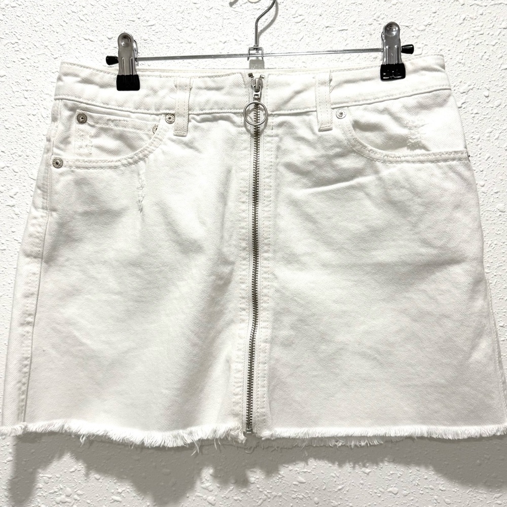 We The Free by Free People "Zip It Up" white denim mini skirt fray hem 26‎